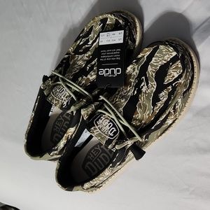 Hey Dude Wally shoes size 10